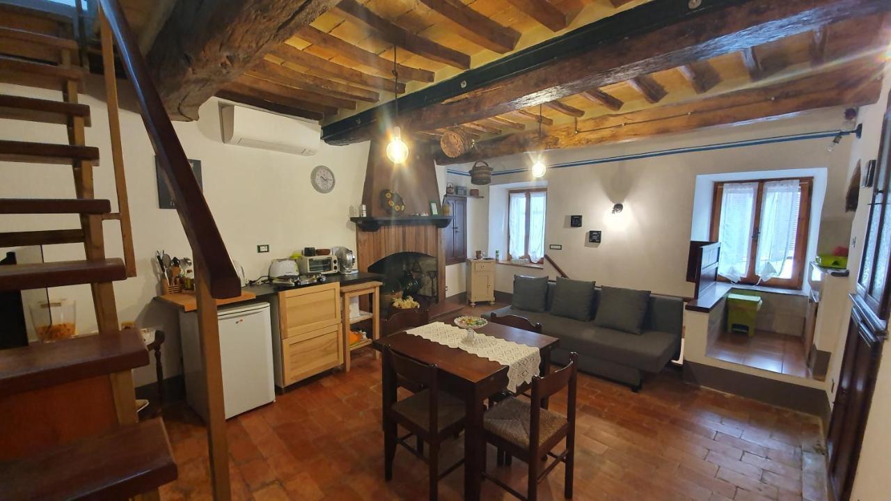 Апартаменты Le Casette Di Civitella- La Casa Di Rolando E Gina Civitella Del Lago Экстерьер фото